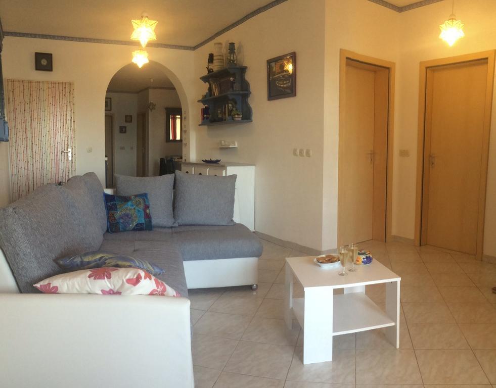 Beach Home Noemie Vir Exterior photo